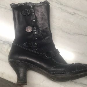 Art Company zipper boots.